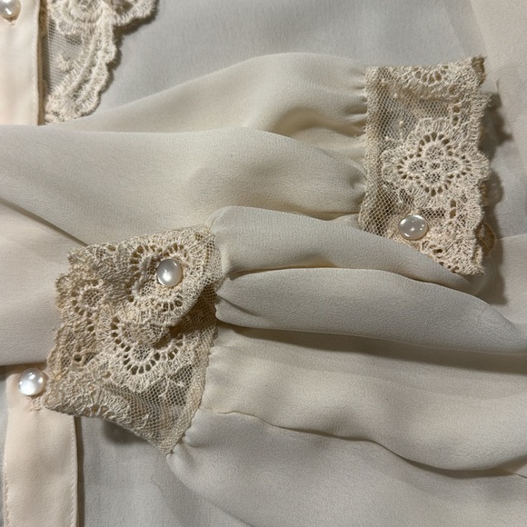 Vintage Lace Blouse by Gemilli - Picture 9 of 10